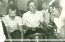 Perkusista i saksofonista na weselnym przyjęciu - 1971 rok