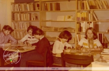 Dzieci w czytelni biblioteki - 1980 rok