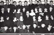 SP Malanow - Zygmunt Pelczynski z uczniami kl