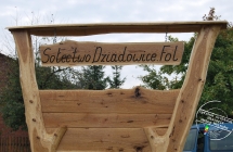 Drewniany witacz sołectwa Dziadowice Folwark