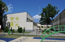 Szkoła podstawowa w Malanowie, widok od dziedzińca, czasy współczesne