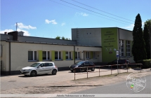Szkoła podstawowa w Malanowie, wejście głowne od ulicy Szkolnej - 2020 rok