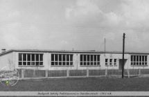 Budynek szkoły podstawowej w Dziadowicach - 1961 rok