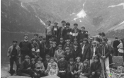 Uczniowie szkoły podstawowej w Dziadowicach na wycieczce nad Morskim Okiem - 1984 rok