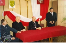 Sesja Rady Gminy z udzialem biskupa Bronisława Dembowskiego i dziekana Kazimierza Tartanusa - 2002 rok