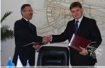 Mer Tulczyna Waljerij Wiesnianyj i wójt Krzeszewski po podpisaniu umowy o współpracy - 2010 rok