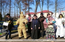 Zapustnicy z Dziadowic z wisytą w Urzędzie Gminy w Malnowie - 2015 rok