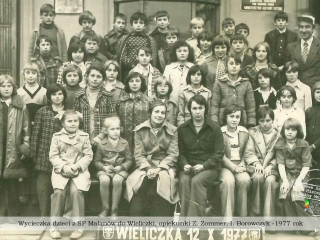 Wycieczka dzieci z  SP Malanow do Wieliczki, opiekunki Z. Zommer, I. Borowczyk - 1977 rok