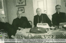 Na zdjeciu od lewej ksiadz dziekan Jozef Dunaj, ksiadz kanonik Wojciech Wolski, ksiadz kardynal Stefan Wyszynski, ksiadz proboszcz Ignacy Bronszewski na plebanii w Malanowie - 9-10.08.1960 rok.