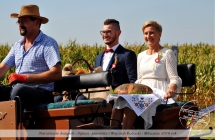 Mezczyzna i kobieta na bryczce