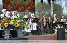 Zespol muzyczny na scenie