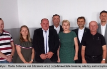 Grupa ośmiu osób 